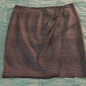 LANE BRYANT FAUX WRAP HOUNDSTOOTH SKIRT SIZE 20